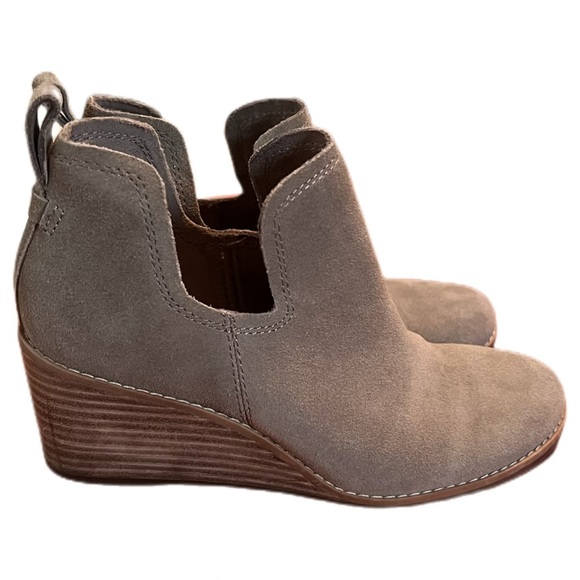 TOMS THE KALLIE Taupe Suede Wedge Boot Size 5 - Picture 3 of 10